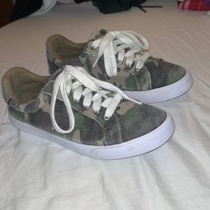 Nine West 6M Camo Slip-On Sneakers Women
